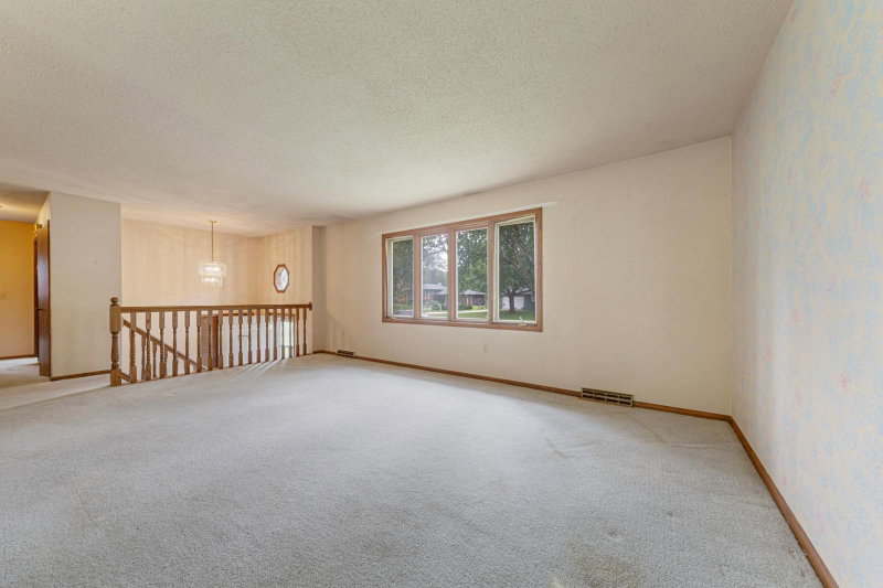 1513 Eisenhower Court - Photo 5
