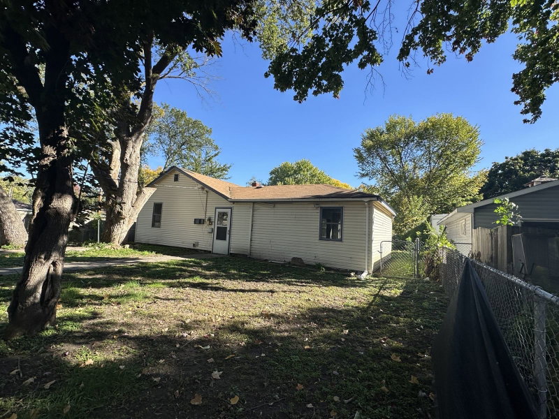 4635 Xenia Avenue N - Photo 4