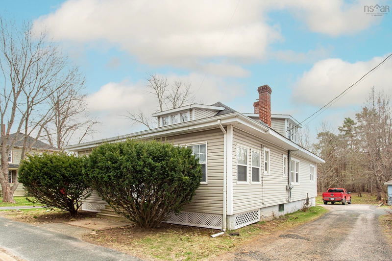678 West Main Street, Kentville, Nova Scotia