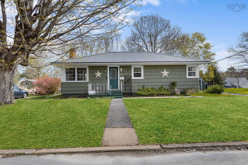 17 Parkdale Avenue, Bridgewater, Nova Scotia