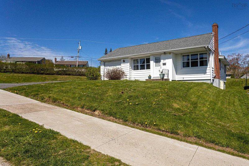 32 Arvida Avenue, Halifax, Nova Scotia