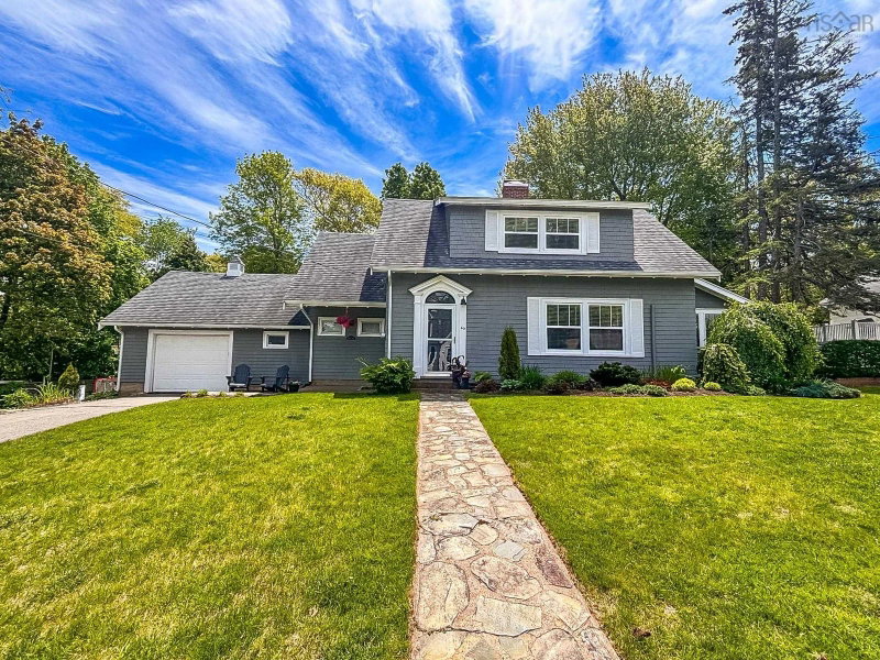 65 Crescent Street, Bridgewater, Nova Scotia
