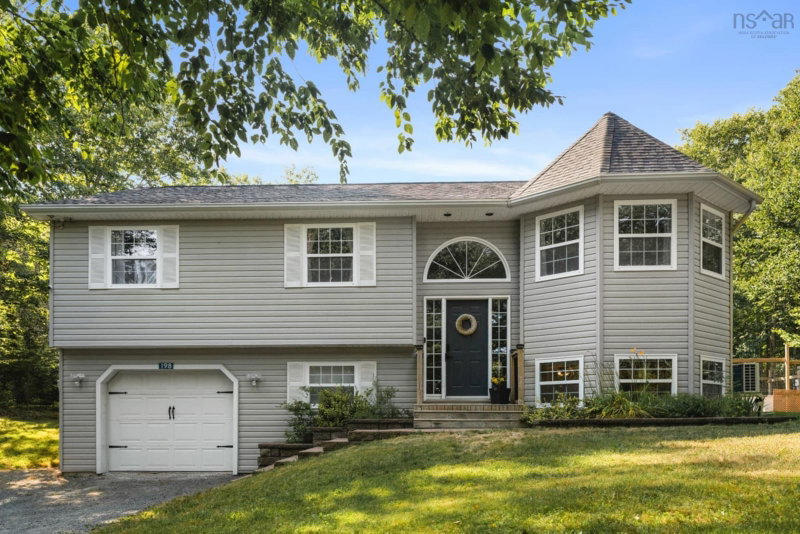 198 Tattenham Crescent, Hammonds Plains, Nova Scotia