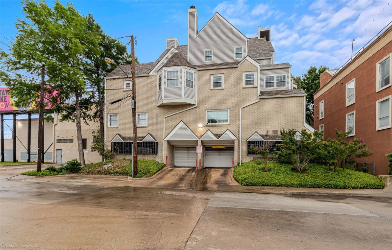 1010 Allen Street #213