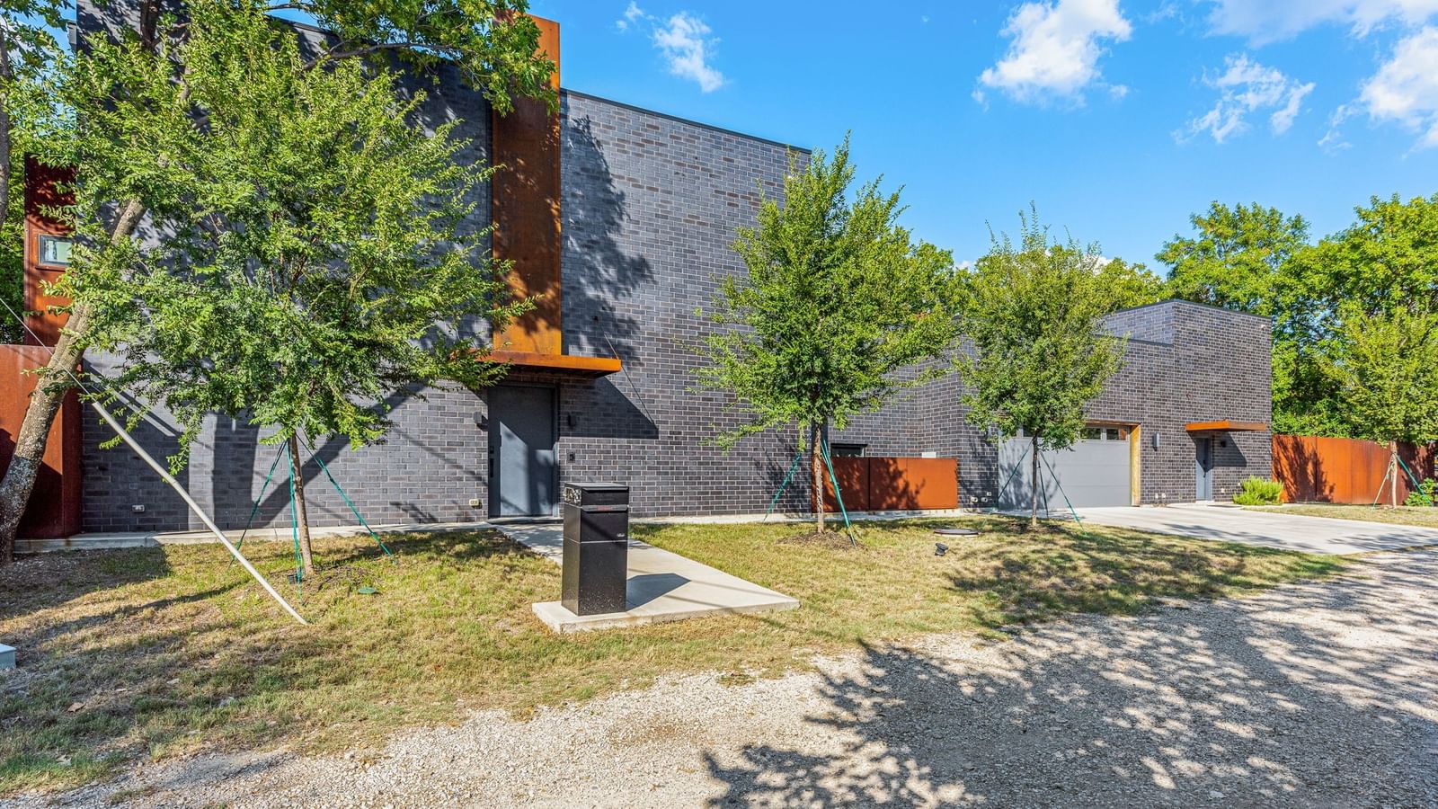 4798 Iberia Avenue — photo 1