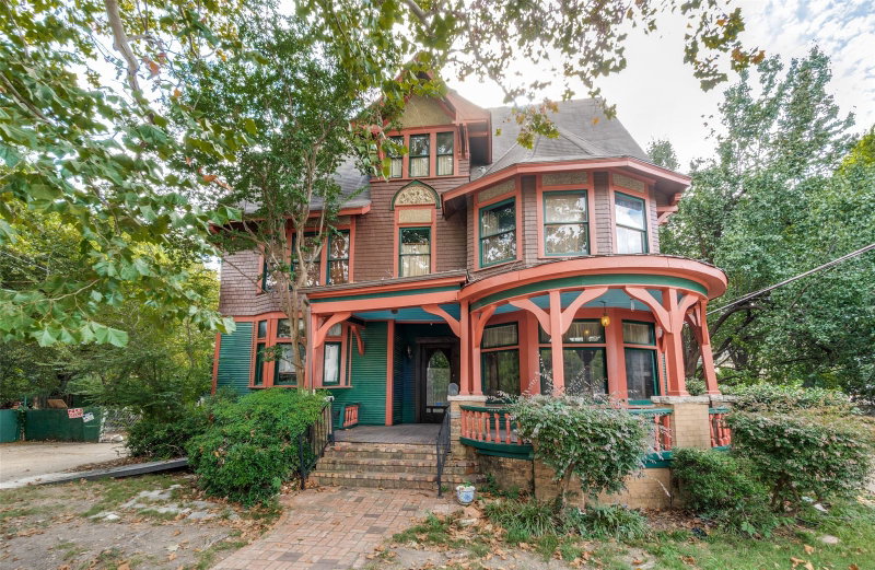 713 Carroll Avenue
