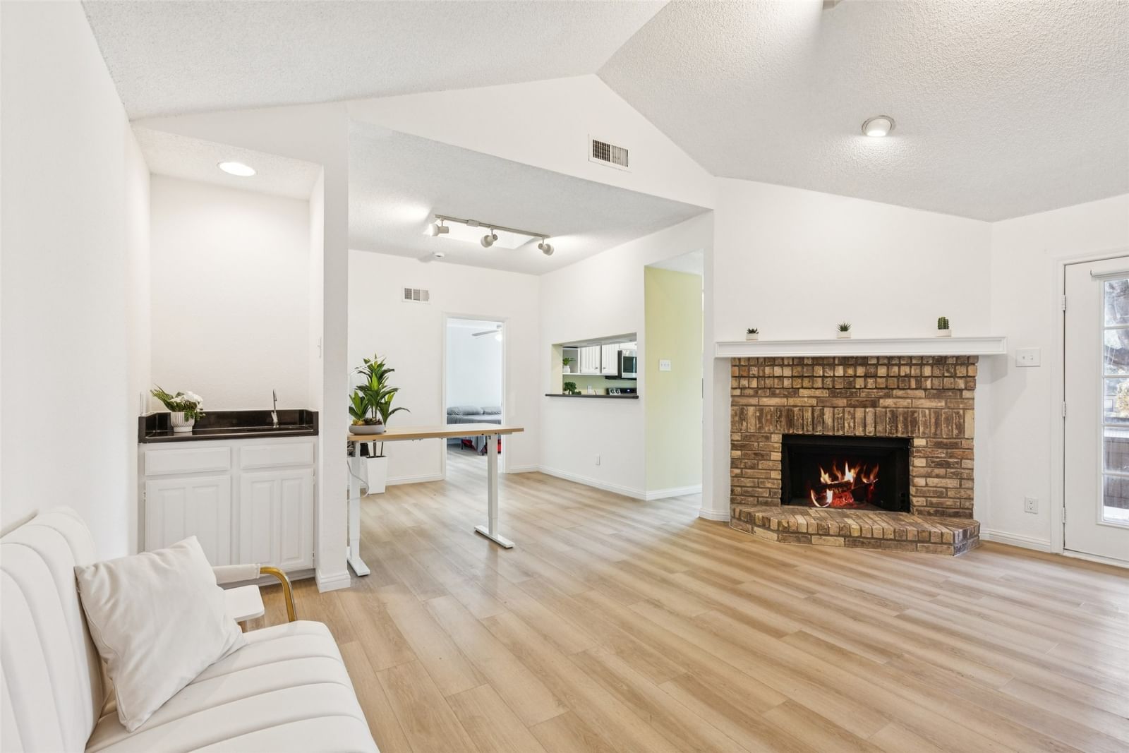 5200 Martel Avenue #16C — photo 3