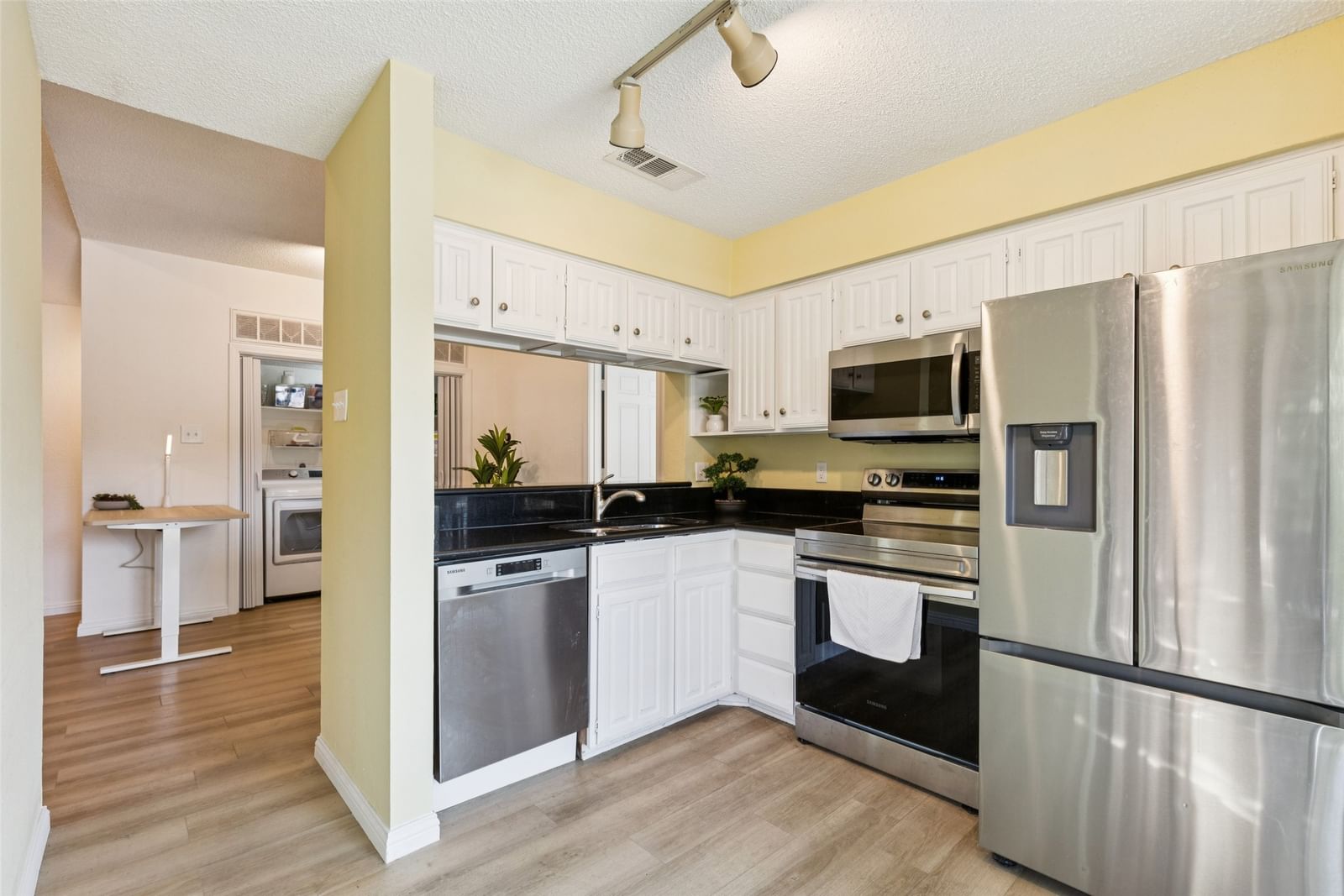 5200 Martel Avenue #16C — photo 5