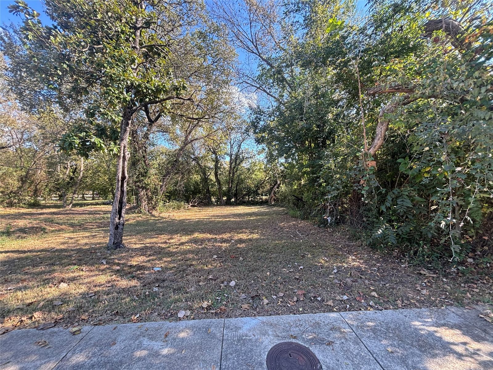 2850 Frost Avenue — photo 1