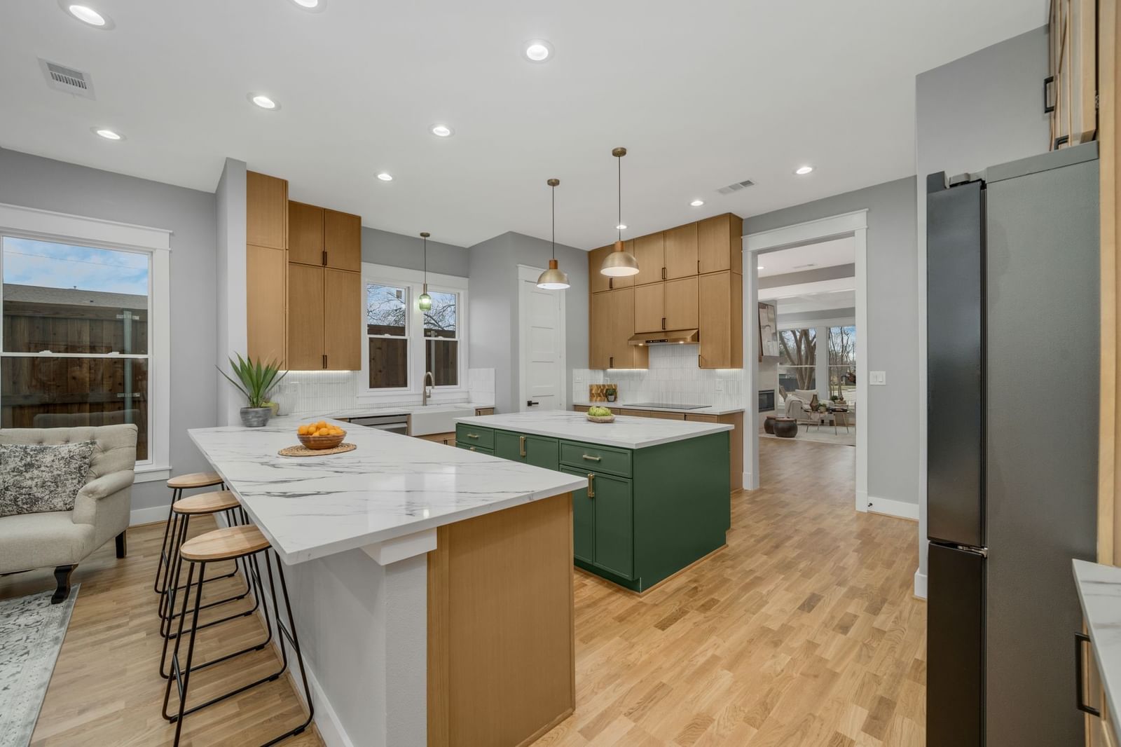 6047 Velasco Avenue — photo 1