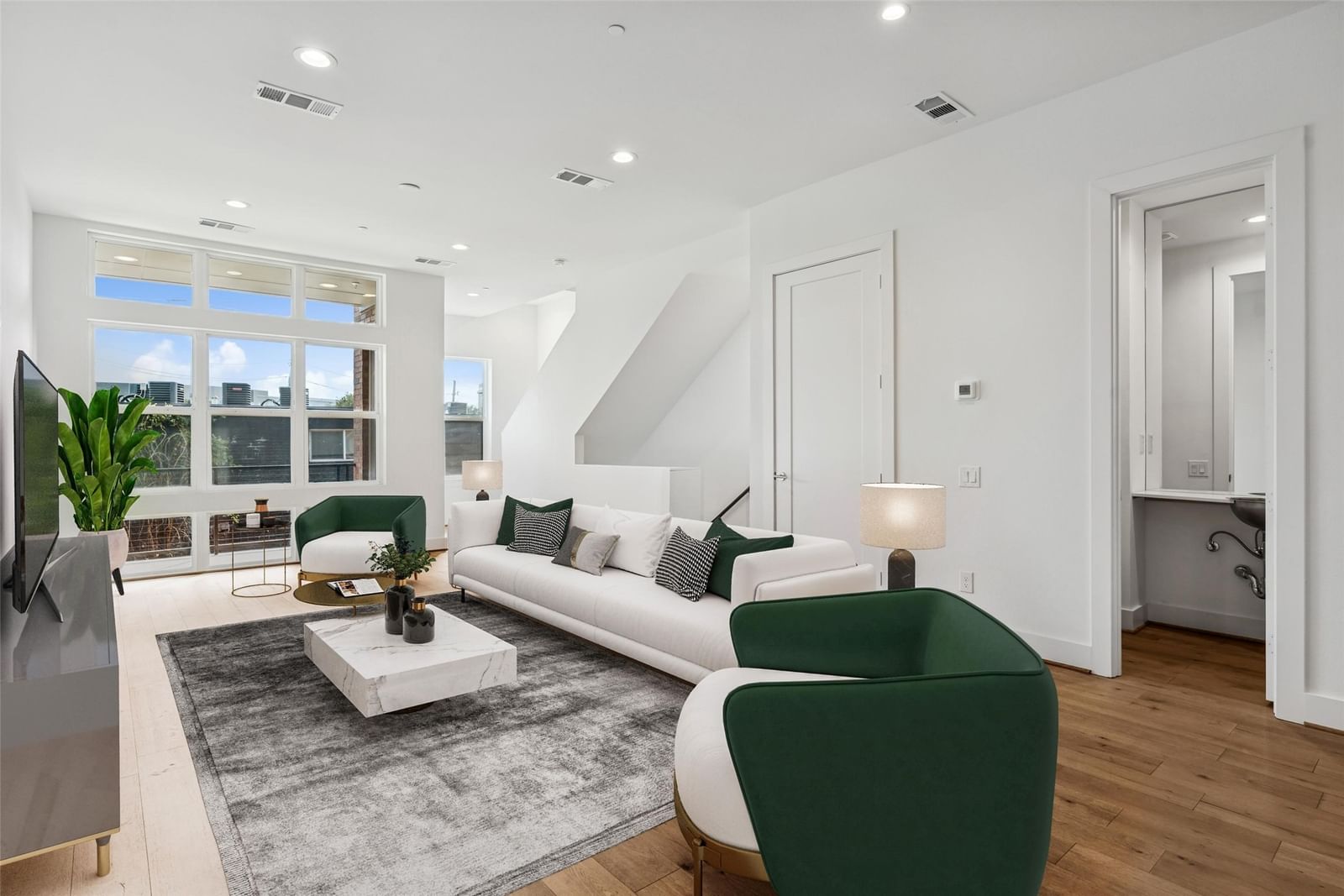 3048 Chimes Street — photo 4