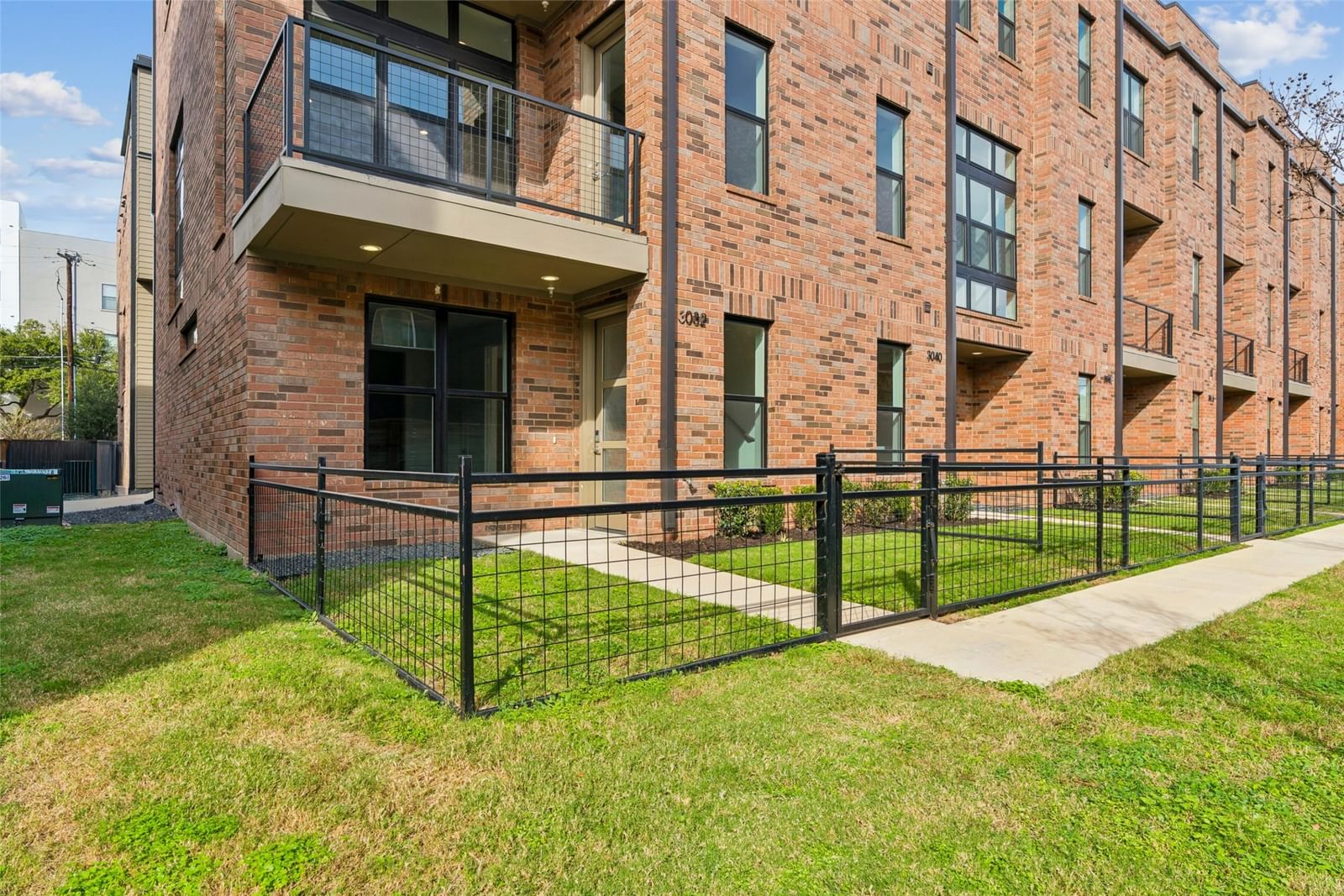 3032 Chimes Street — photo 2