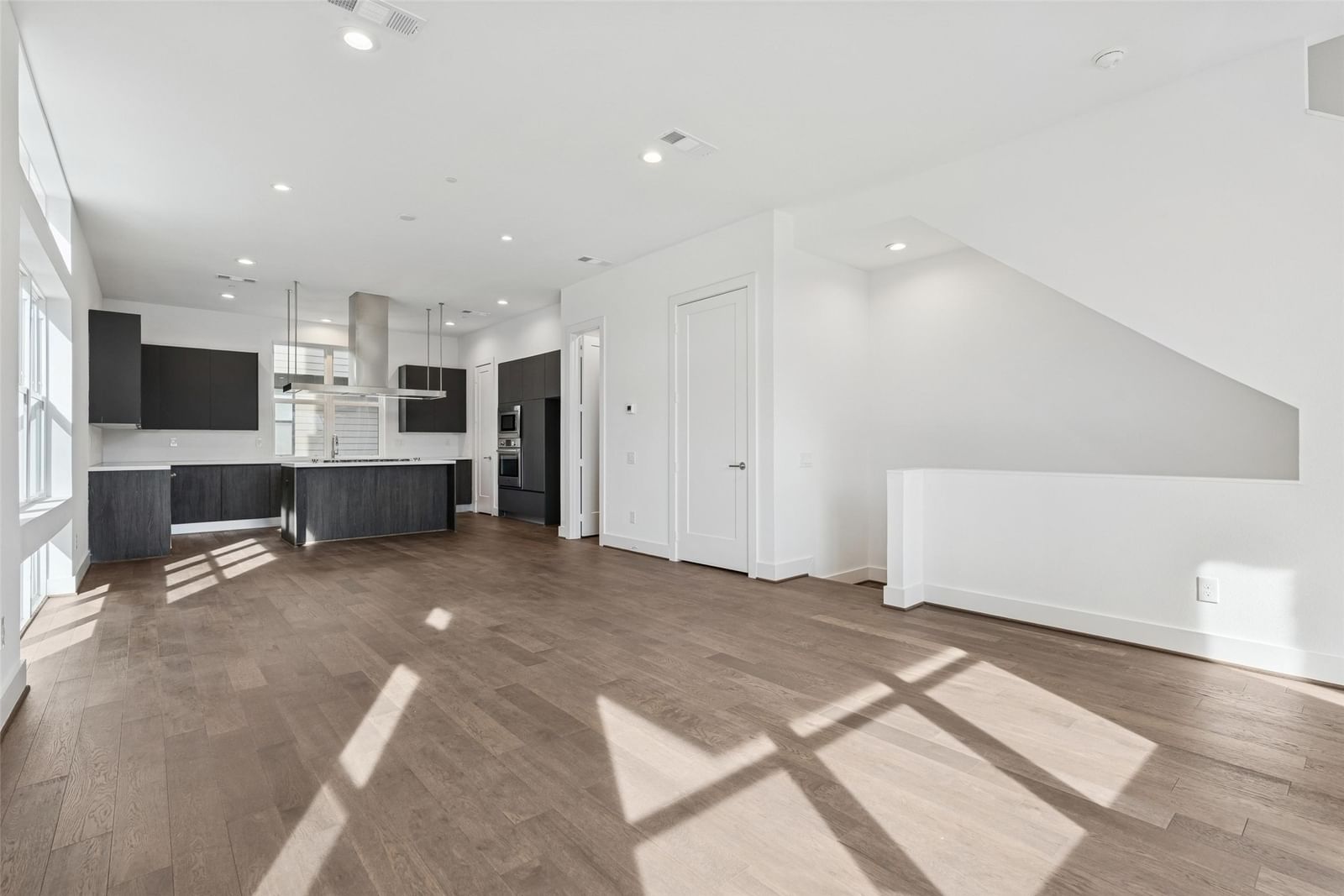 3032 Chimes Street — photo 6