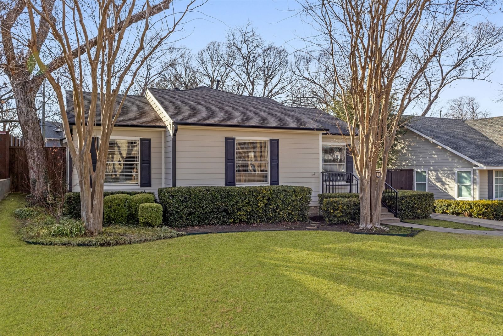 8723 Glencrest Lane — photo 2