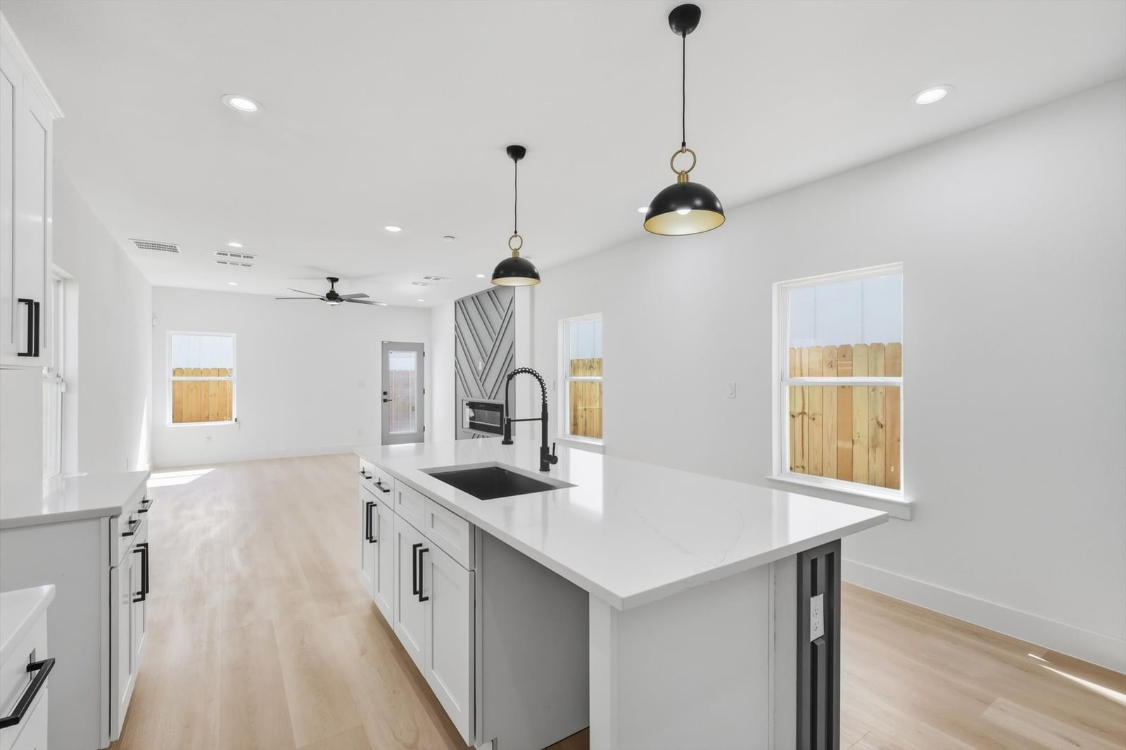 2532 Lowery Street — photo 7