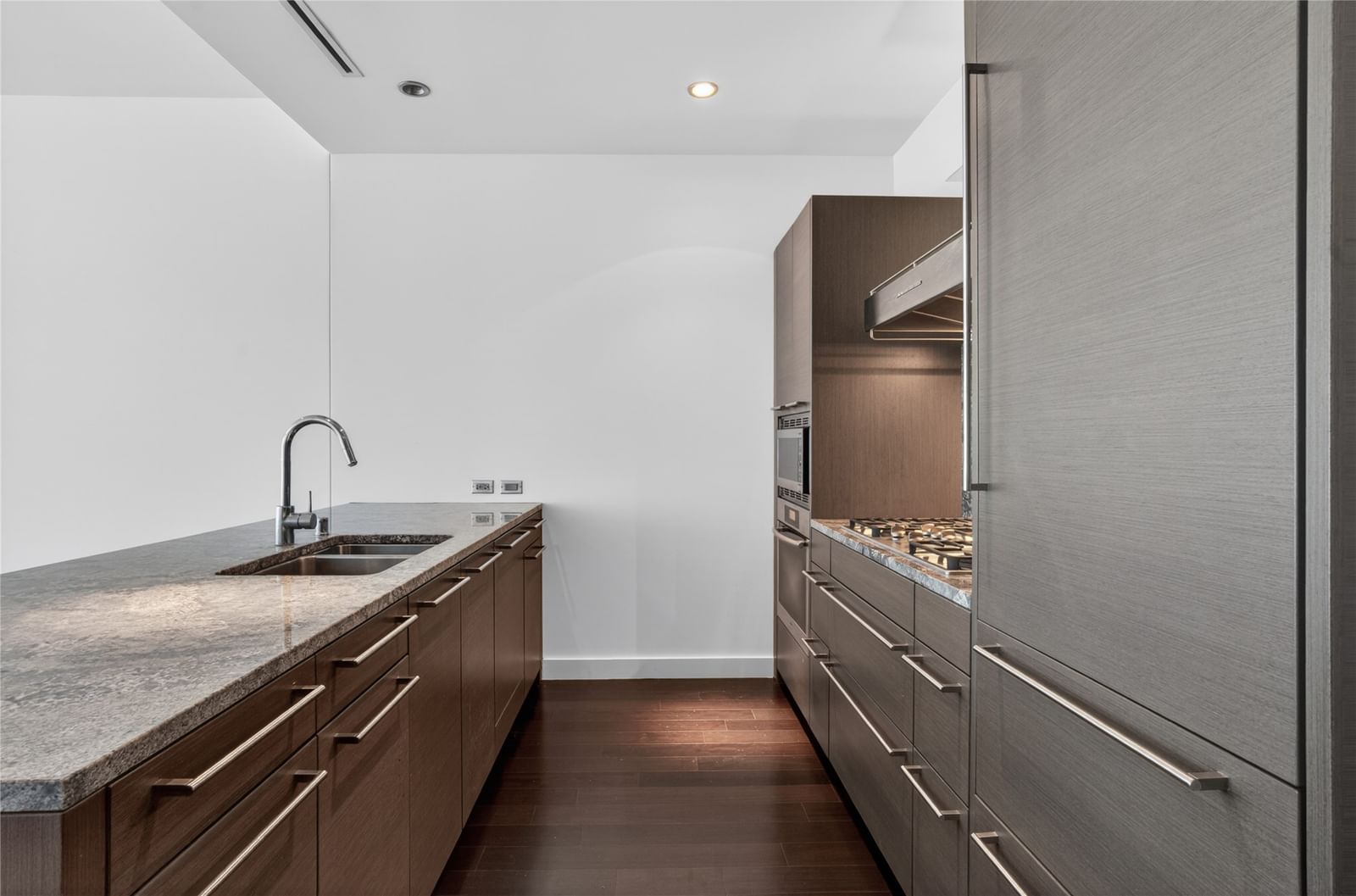 2900 Mckinnon Street #403 — photo 2