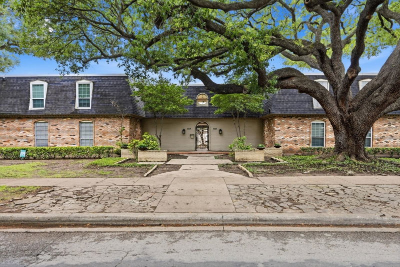 5323 Fleetwood Oaks Avenue #256