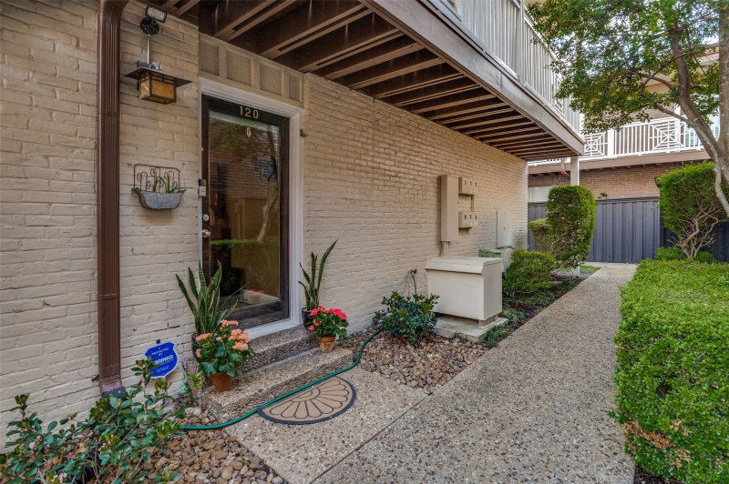 5930 Sandhurst Lane #120