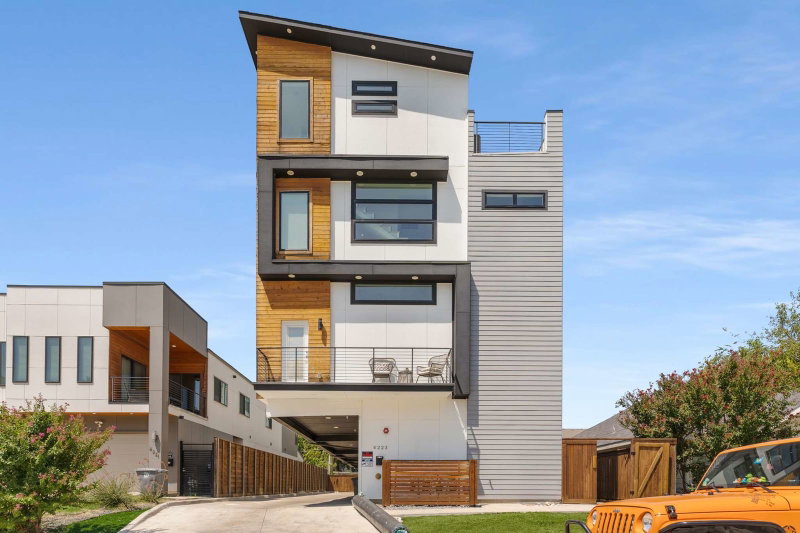 4223 Delano Place #105
