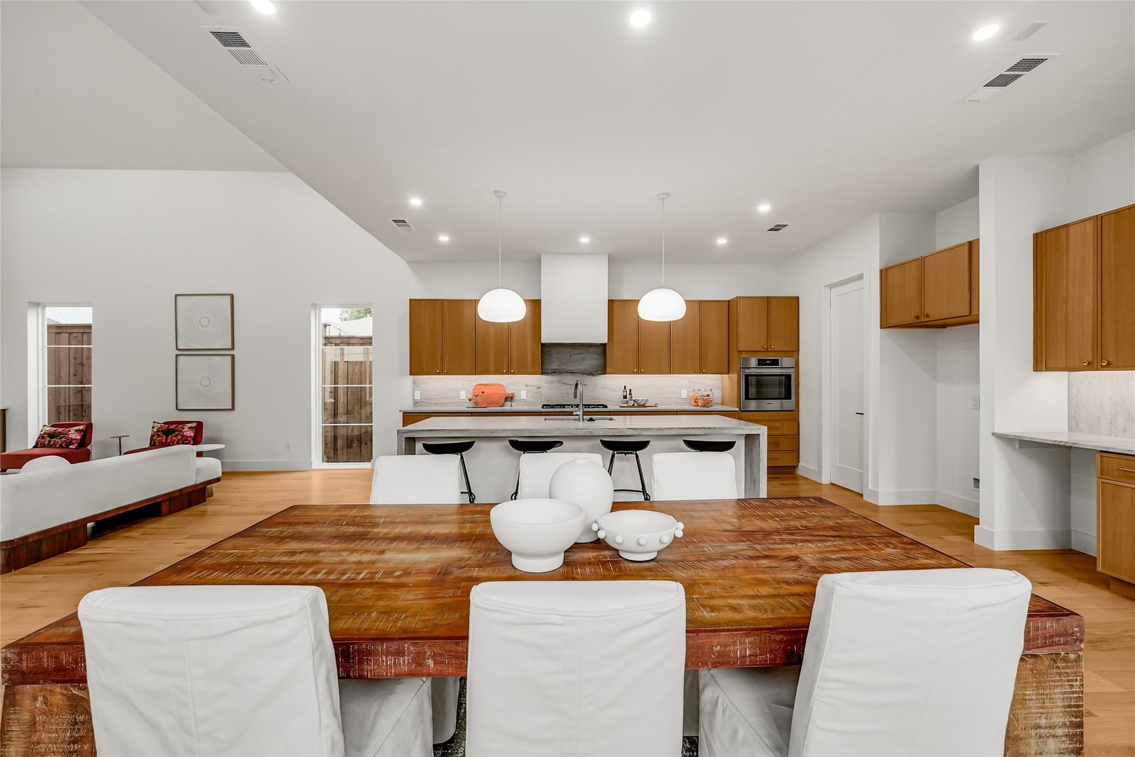 2410 Prairie Avenue — photo 5