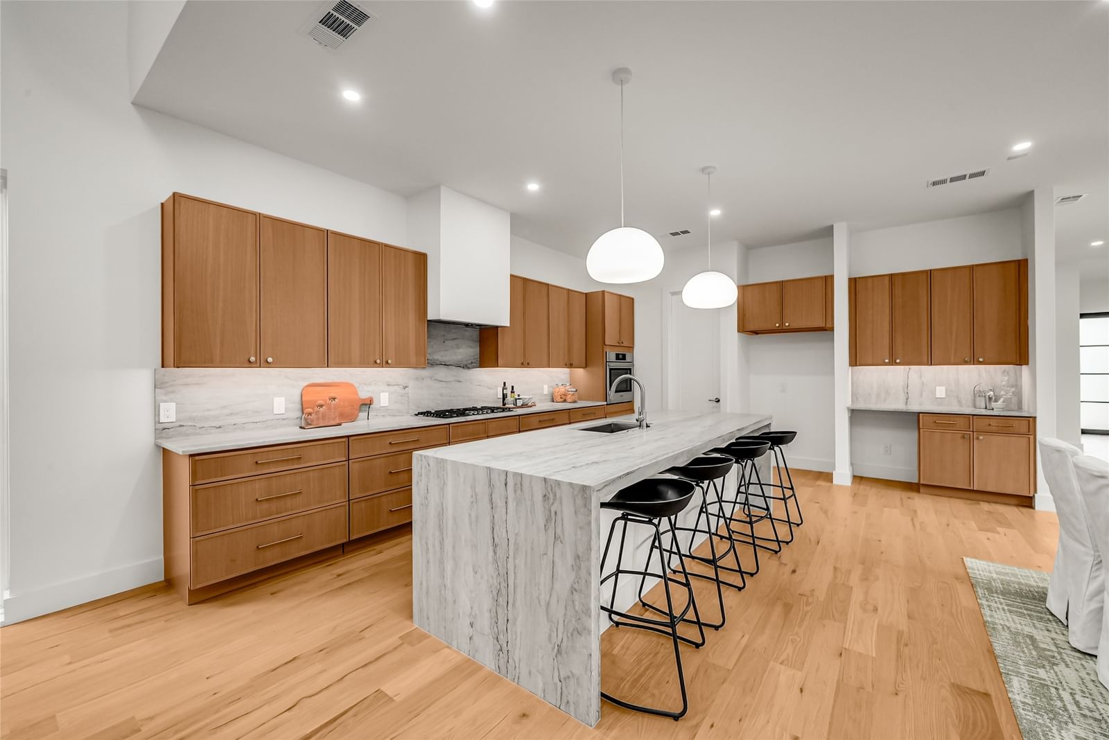 2410 Prairie Avenue — photo 6