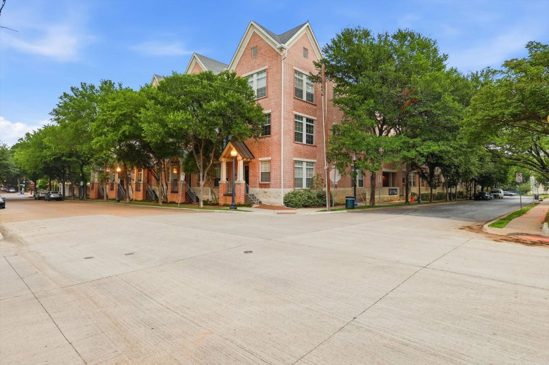 2305 Worthington Street #219