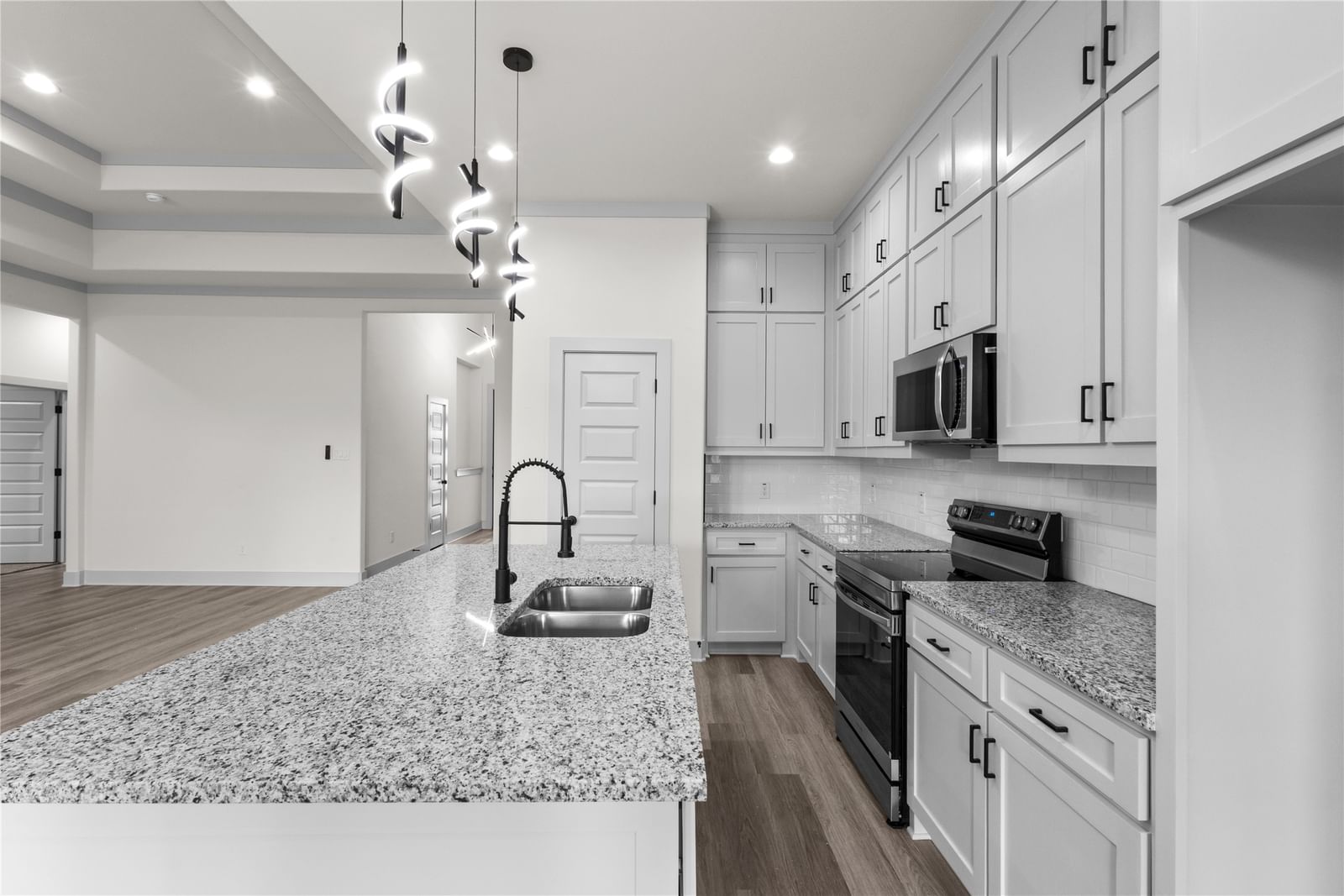 617 N DWIGHT Avenue — photo 9