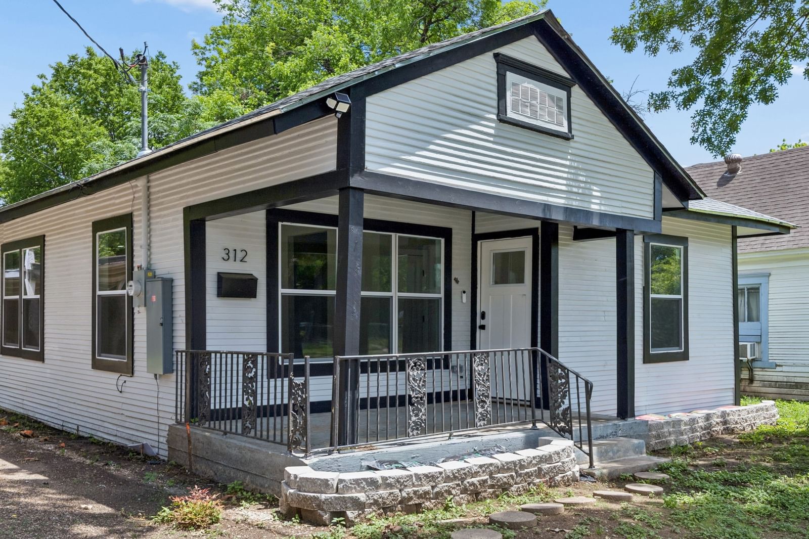 312 Leads Street — photo 2