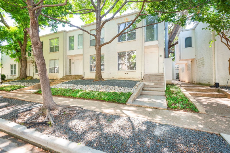 4122 Travis Street #10