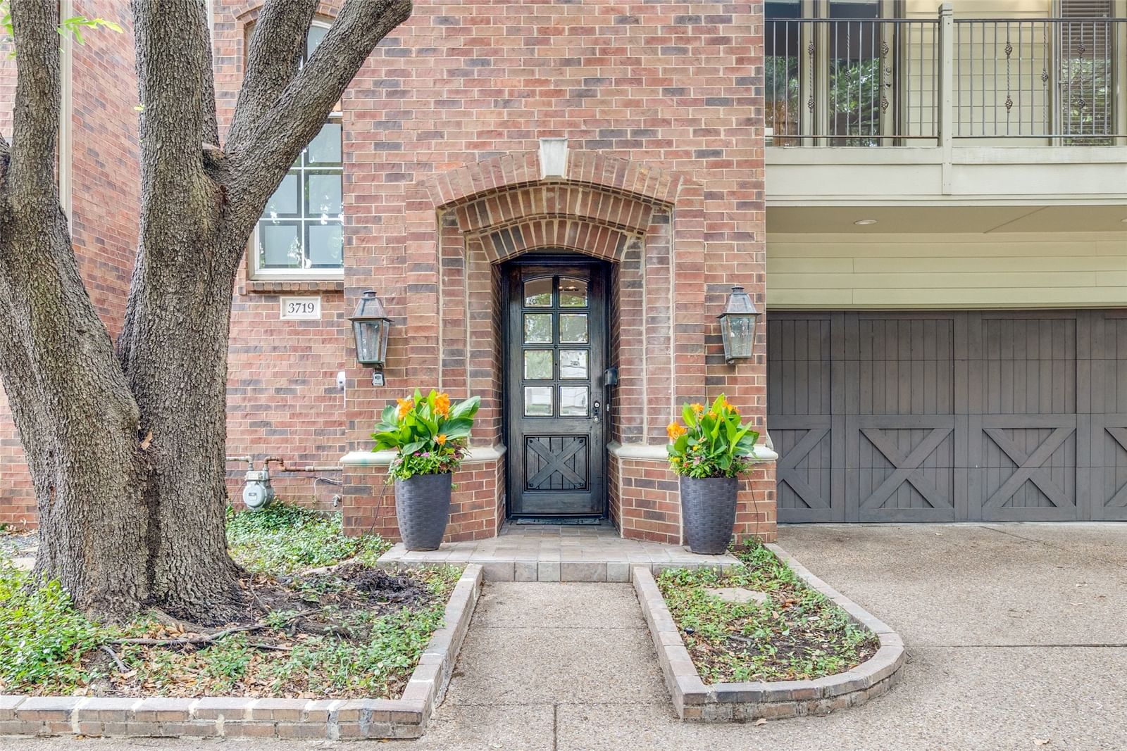 3719 Douglas Avenue — photo 3