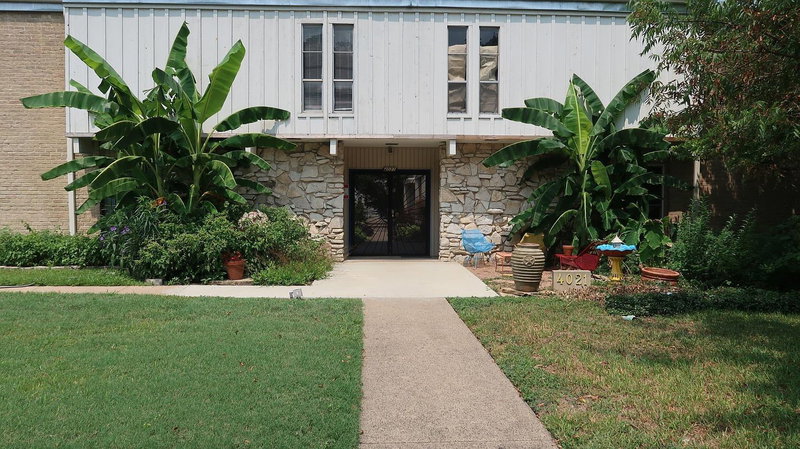 4021 Cole Avenue #204