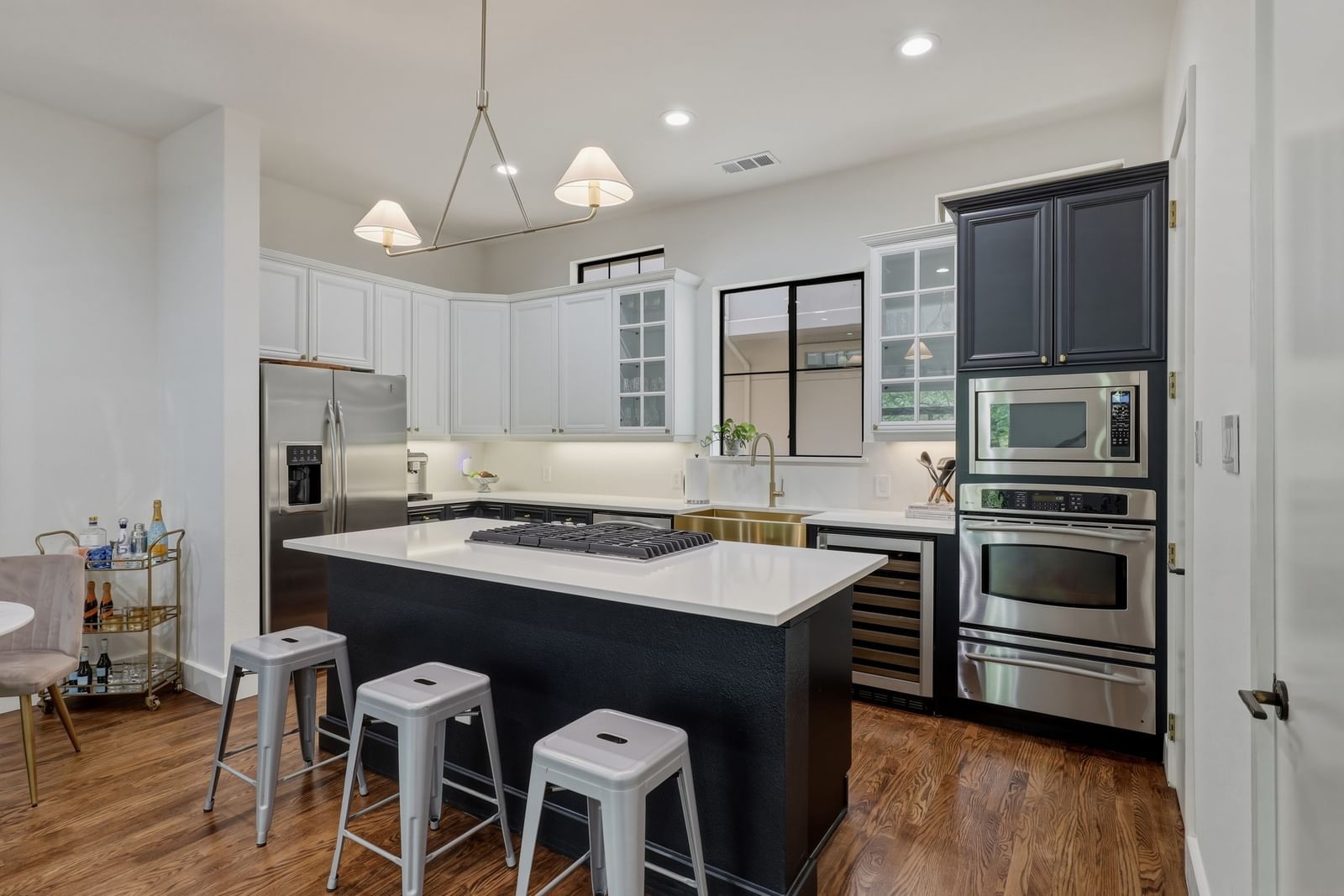 2323 Clark Street — photo 4