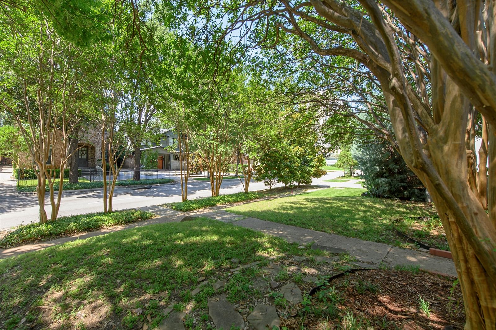 4341 Avondale Avenue — photo 3