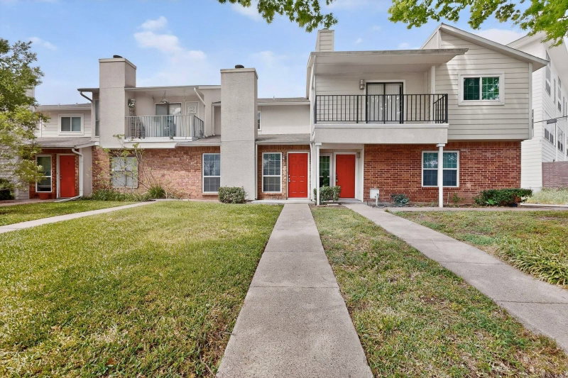 5505 Live Oak Street #102