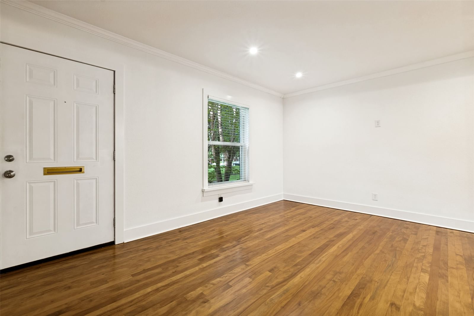 6490 Bordeaux Avenue — photo 5