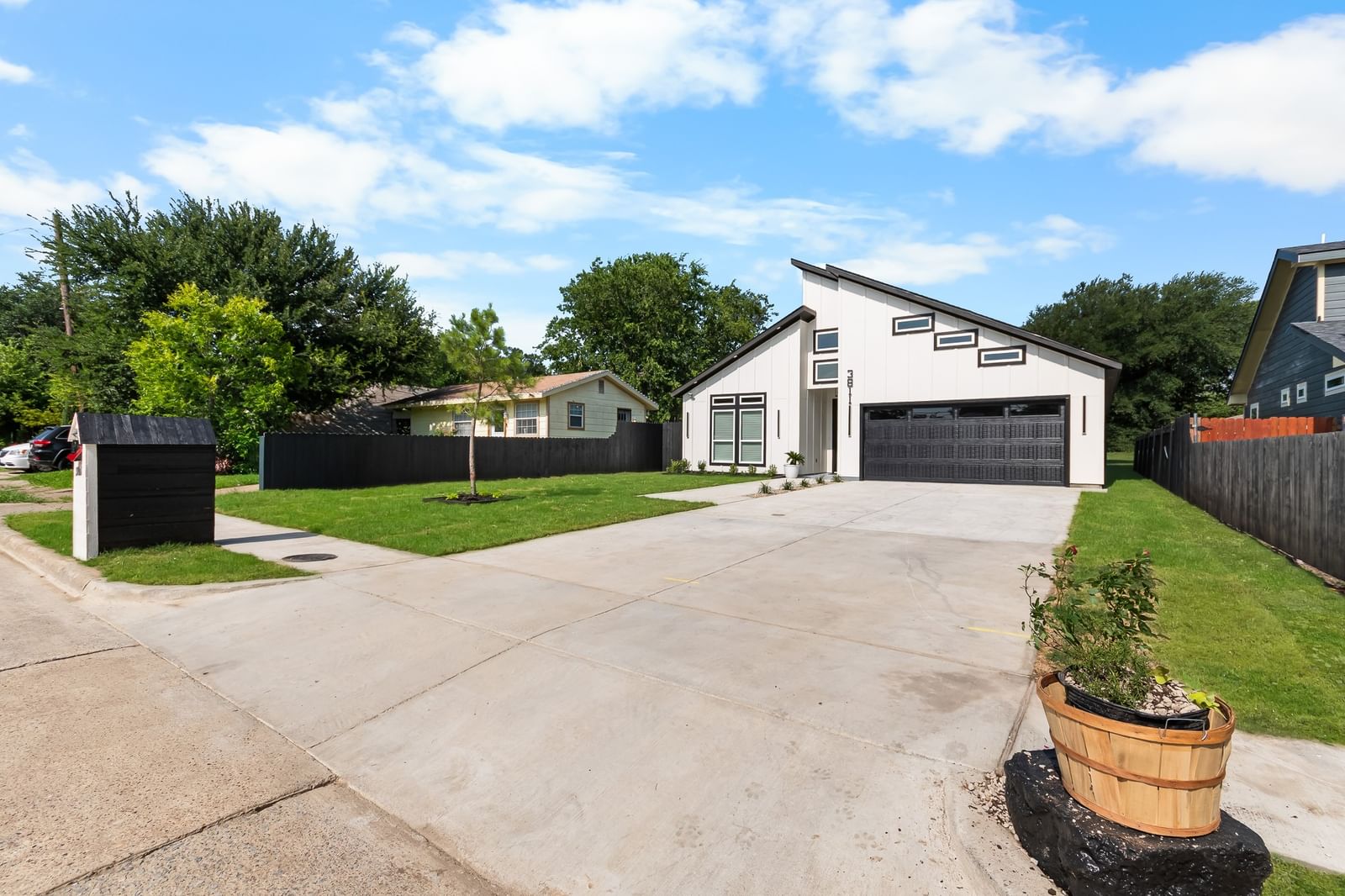3811 Harlingen Street — photo 2