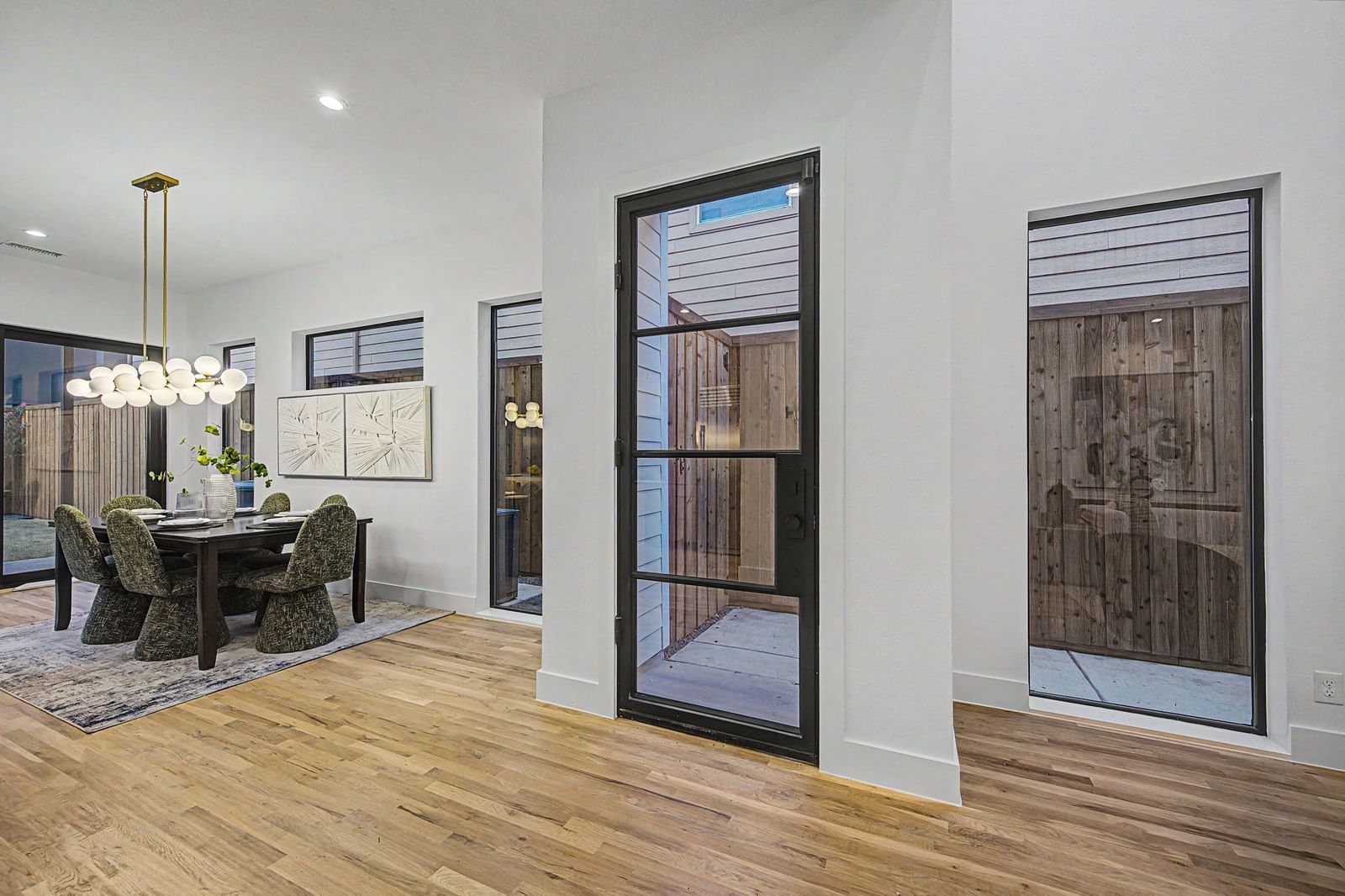 5811 Hudson Street — photo 7
