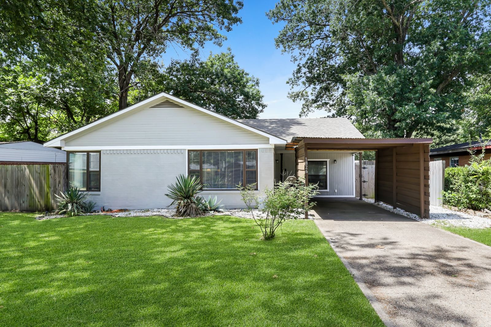 1826 Crest Ridge Drive — photo 1