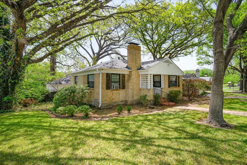 910 Reverchon Drive