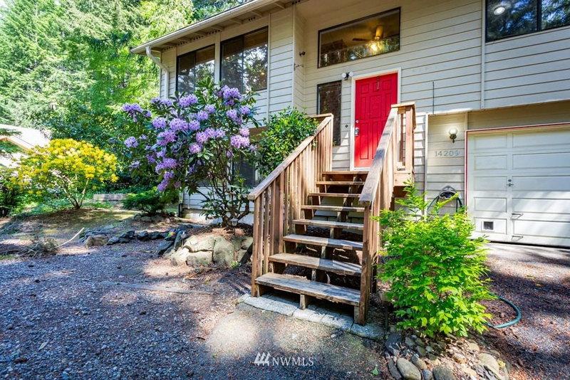 14209 57 Avenue NW photo 2