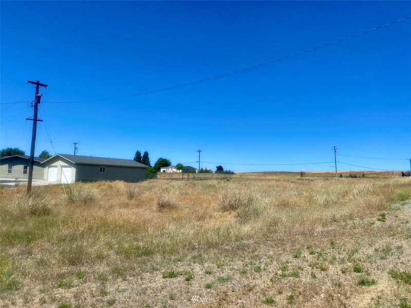 1 NW Blake Avenue photo 2