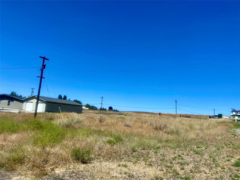 1 NW Blake Avenue photo 7