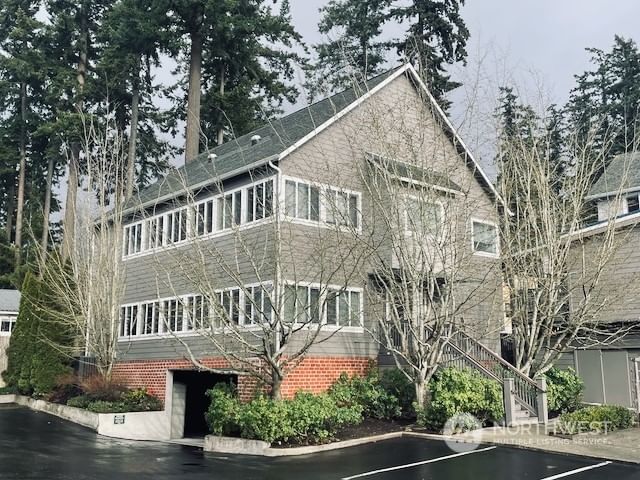 250 Madrona Way NE photo 1