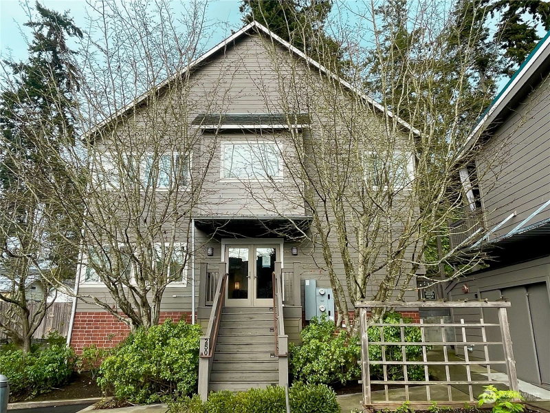 250 Madrona Way NE photo 2