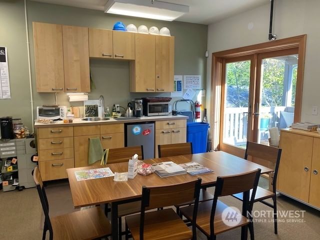 250 Madrona Way NE photo 8