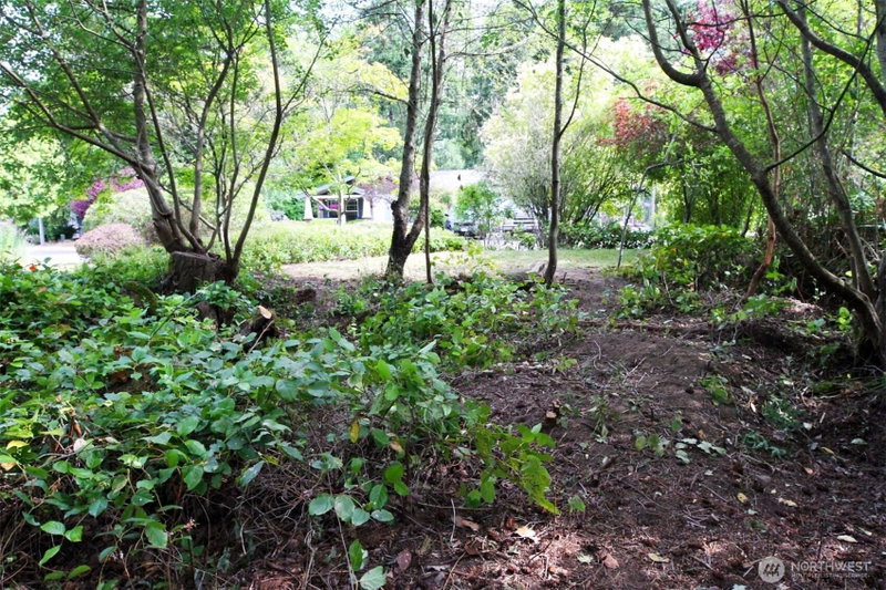 1042 Crest Avenue photo 9