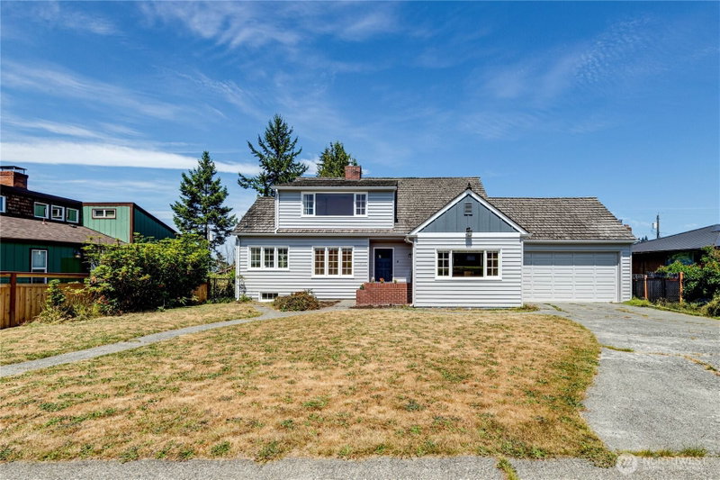 1415 E 2nd Street photo 1