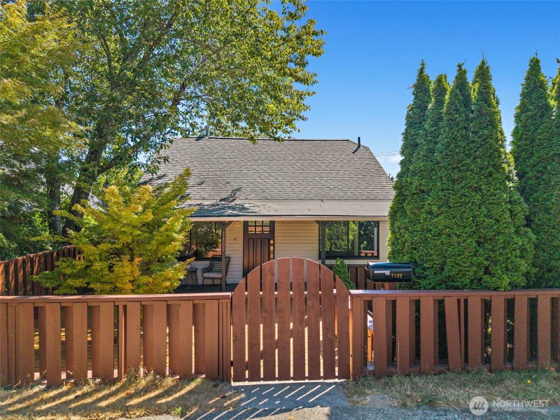 7132 34th Avenue SW photo 2