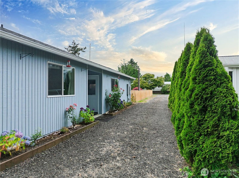 1610 S Ocosta Street photo 2
