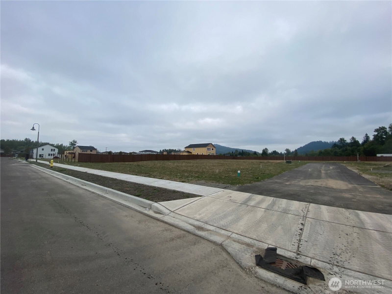 570 HANN Street photo 1